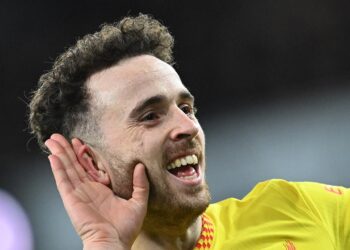 La star de City présente ses excuses aux fans pour avoir nommé la star de Liverpool dans le PL XI portugais de rêve