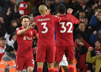 Klopp explique l’exclusion surprise de la ligne avant alors que le patron de Liverpool nomme un trio jamais vu depuis octobre