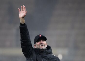 Klopp fait une réponse « ennuyeuse » aux commentaires de Liverpool sur la « douleur au cul » de Guardiola