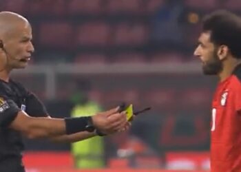 L’officiel de la finale de la CAN critiqué pour s’être appuyé sur la renommée de Salah alors que l’ancien chef de l’arbitrage remet en question l’intégrité de Gomes