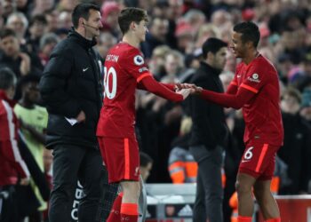 Deux joueurs de Liverpool suivent Fabio Carvalho sur Instagram