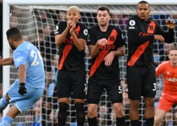 Certains supporters d’Everton demandent à leur équipe de perdre contre Man City