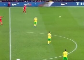 (Vidéo) Le ping audacieux de 40 mètres de Thiago à Mo Salah