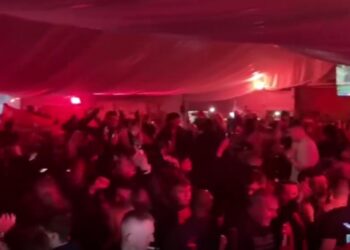 Le bar d’Anfield se déchaîne avec une interprétation de ‘Allez, Allez, Allez’
