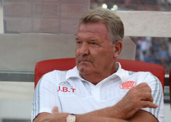 Toshack admis en soins intensifs pour la bataille de COVID-19