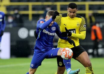 Manchester United manifeste son intérêt pour Manuel Akanji du Borussia Dortmund