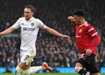 Un homme de Manchester United déchire Leeds United