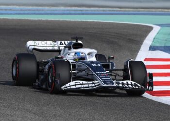 conduit Gasly devant les Ferrari