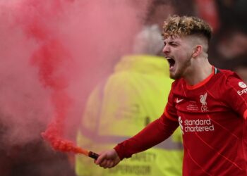 Klopp intervient sur la FA écrivant à Elliott à propos d’une fusée éclairante lors des célébrations finales de la Coupe Carabao