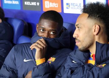 XI combiné alors que quatre stars du Barca se faufilent