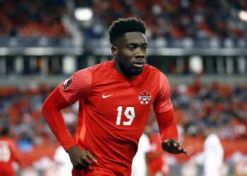 Alphonso Davies fond en larmes alors que le Canada décroche une place pour la Coupe du monde