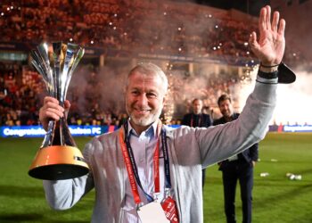 « Il veut sortir rapidement » Les dernières nouvelles sur la vente potentielle de Chelsea par Roman Abramovich alors que Conor McGregor exprime son intérêt