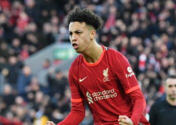 Trois adolescents de Liverpool pourraient jouer contre Norwich