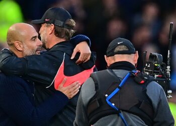 Guardiola rejette les affirmations selon lesquelles son équipe de City devrait être à l’écart de Liverpool dans la course au titre