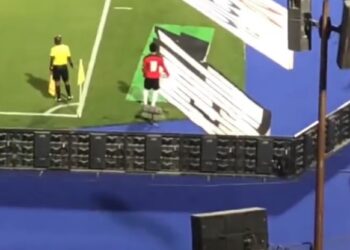 (Vidéo) Un fan égyptien aurait demandé à Salah de signer un nouveau contrat avec Liverpool lors de l’affrontement de Pharaon avec le Sénégal