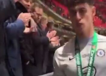 Un fan de Liverpool se moque sauvagement de Kepa alors qu’il récupère sa médaille