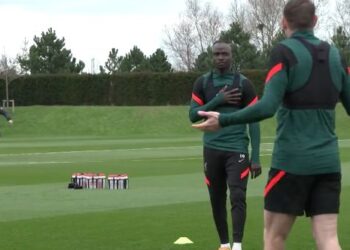 Milner furieux avec Sadio Mane lors d’un rondo d’entraînement