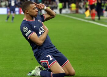 L’ancien défenseur de City affirme que Kylian Mbappe « devrait rejoindre Liverpool »