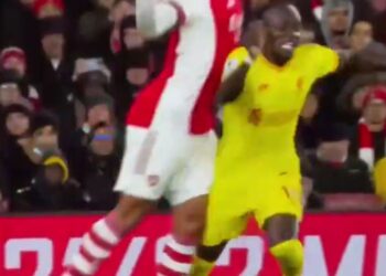 Mané accusé d’avoir plongé après un affrontement aux abords de la surface d’Arsenal