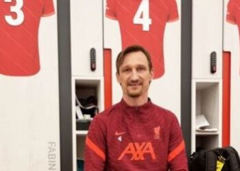 Hyypia sur « l’honneur » de s’asseoir à la place de van Dijk