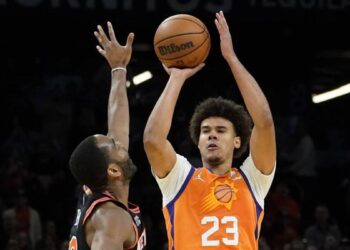 Résultats Nba: Milwaukee va à Chicago, Johnson en fait 38 et traîne Phoenix