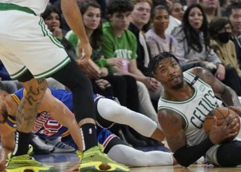 NBA : Warriors-Celtics 88-110 ;  Filets-Mavericks 111-113