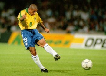 Le vainqueur de la Coupe du monde marque lors de ses débuts en championnat dimanche à Shrewsbury