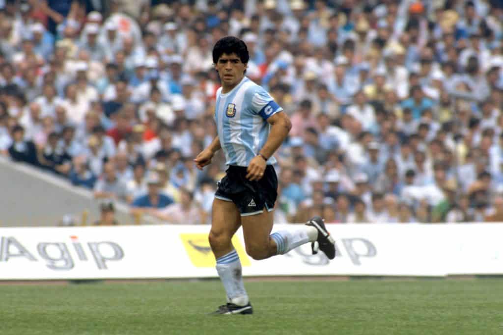 Regardez: Jose Mourinho rend hommage à Diego Maradona avant le choc de la Roma contre Naples