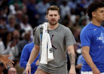 Playoffs Nba, blessures : quand Doncic, Booker, Middleton reviennent