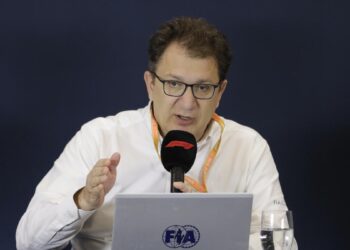 nous surveillerons le toit au-dessus des dépenses « 