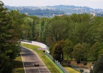 Ferrari au sommet entre Tamburello, Tosa et Rivazza