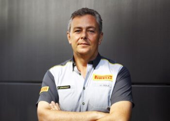 « Grâce aux pneus route de haut niveau F1 et GT. Le flux de données est énorme »