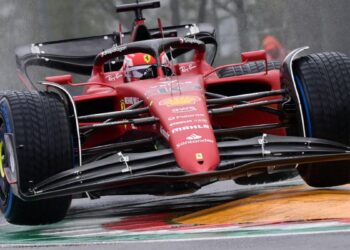 domine Ferrari avec Leclerc et Sainz, puis Verstappen