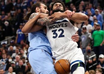 Playoffs Nba: Towns rugit, Minnesota bat Memphis et série à 2-2