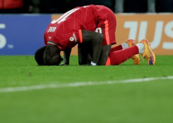 Sadio Mane égale le record de buts alors que Liverpool prend le contrôle de l’Europe