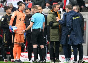 Une confusion bizarre laisse le Bayern Munich avec 12 joueurs sur le terrain contre Fribourg