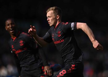 À quel point Ward-Prowse est-il proche de battre le record de coup franc de Beckham en PL?
