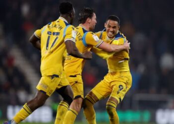 Prédiction, conseils de paris et diffusion en direct