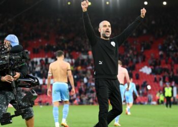 Guardiola écrase Man City en perdant une avance de 14 points dans la course au titre