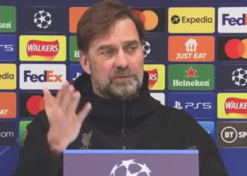 Klopp riposte au journaliste « effronté » pour la question de Pep Guardiola