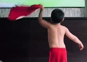 Le fils de Thiago célèbre la victoire de Liverpool à Wembley