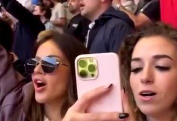 Les épouses de Liverpool chantent « You’ll Never Walk Alone » à Wembley