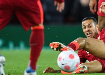 Rouge – « Thiago a joué avec ses pantoufles »