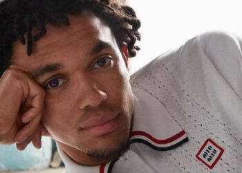 Alexander-Arnold suit Calvert-Lewin en couverture de HOMME+