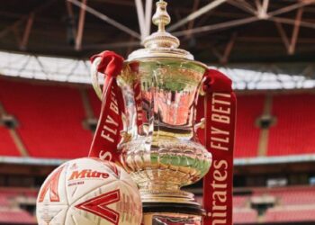 Mitre révèle son ballon final de la FA Cup avant le match de Liverpool