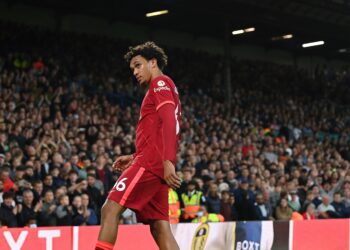 Barnes insiste sur le fait que TAA « n’a pas d’avenir en tant que milieu de terrain »