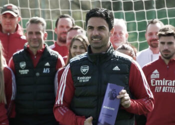 Tour d’horizon du samedi : Entraîneur du mois – Tirage au sort de la Coupe du monde