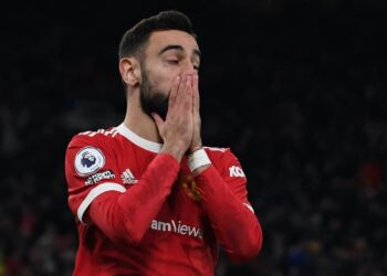 Paul Merson critique la décision de Manchester United de prolonger le contrat de Bruno Fernandes – News 24