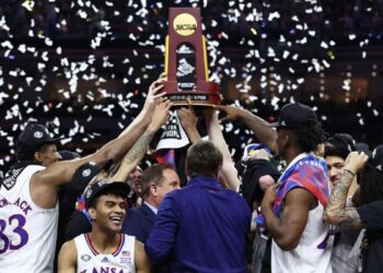 Finale Ncaa, Kansas triomphe en récupérant la Caroline du Nord de -16 : 4e titre