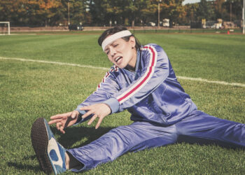 Portez un bandeau dans les cheveux pendant le sport